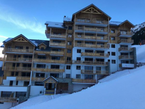 *NEW* Bellevue D’Oz Ski In Ski Out Luxury Apartment (8-10 Guests) Oz